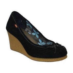 BC Footwear Take a Walk Black Leather Wedge